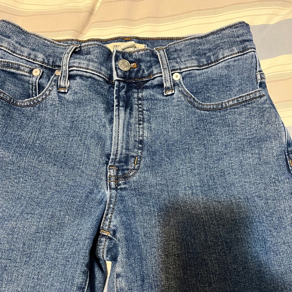 Madewell Perfect Vintage Jean, size 26 tailored to 25 1/2” length. Knowland wash